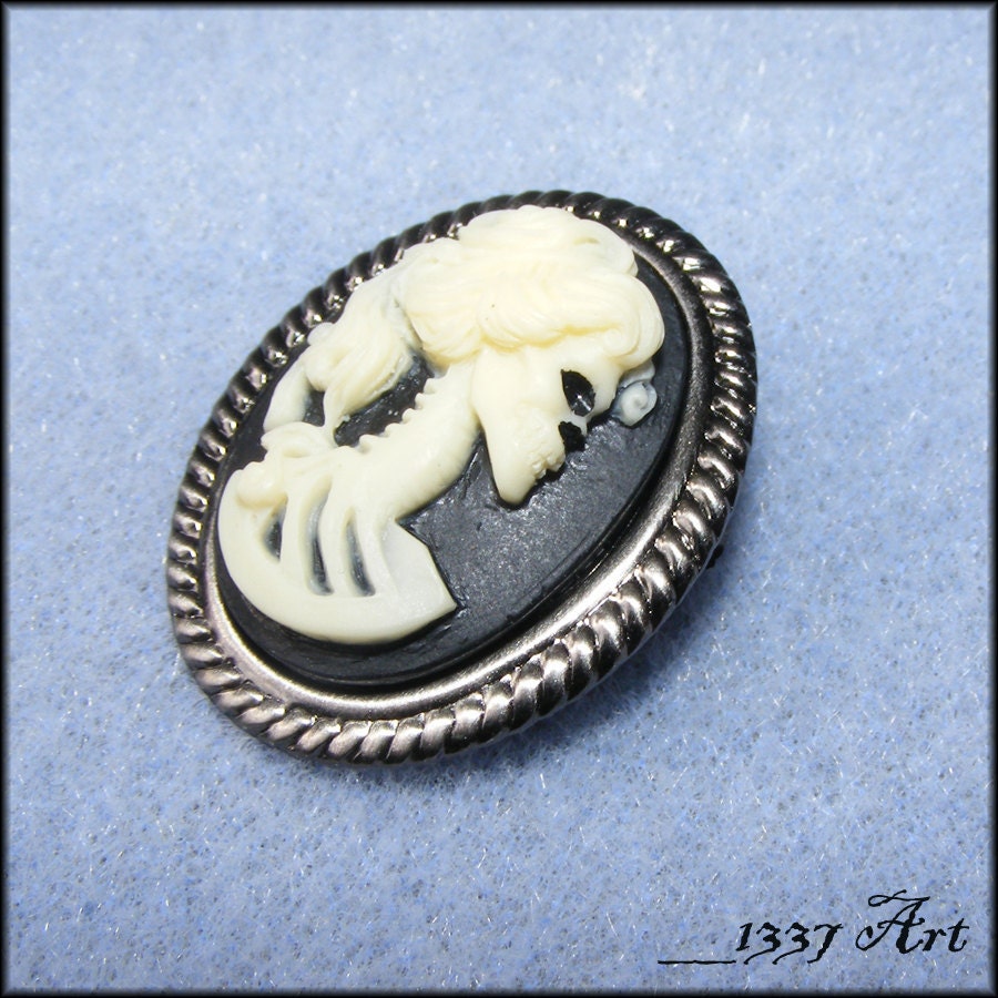 Dead Lady Cameo Brooch Pendant Cream on Black 25x18mm