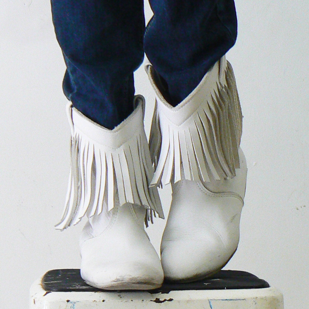 white leather .vintage. (fringe-boho) boots