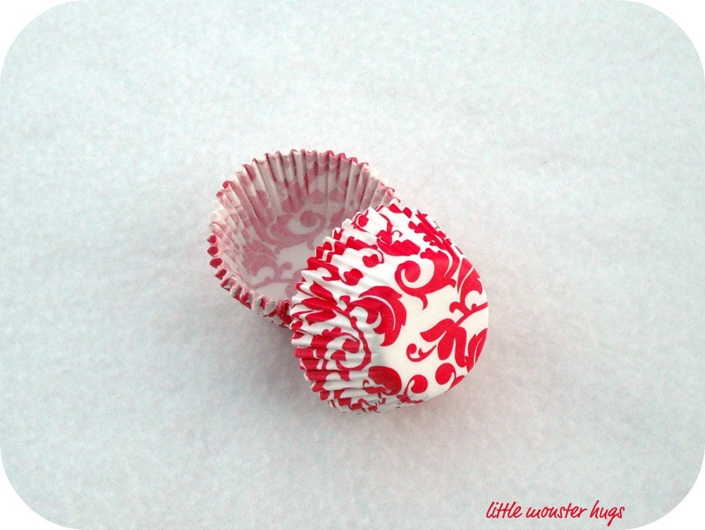 MINI Damask Baking Candy Cups - Red and White (100)
