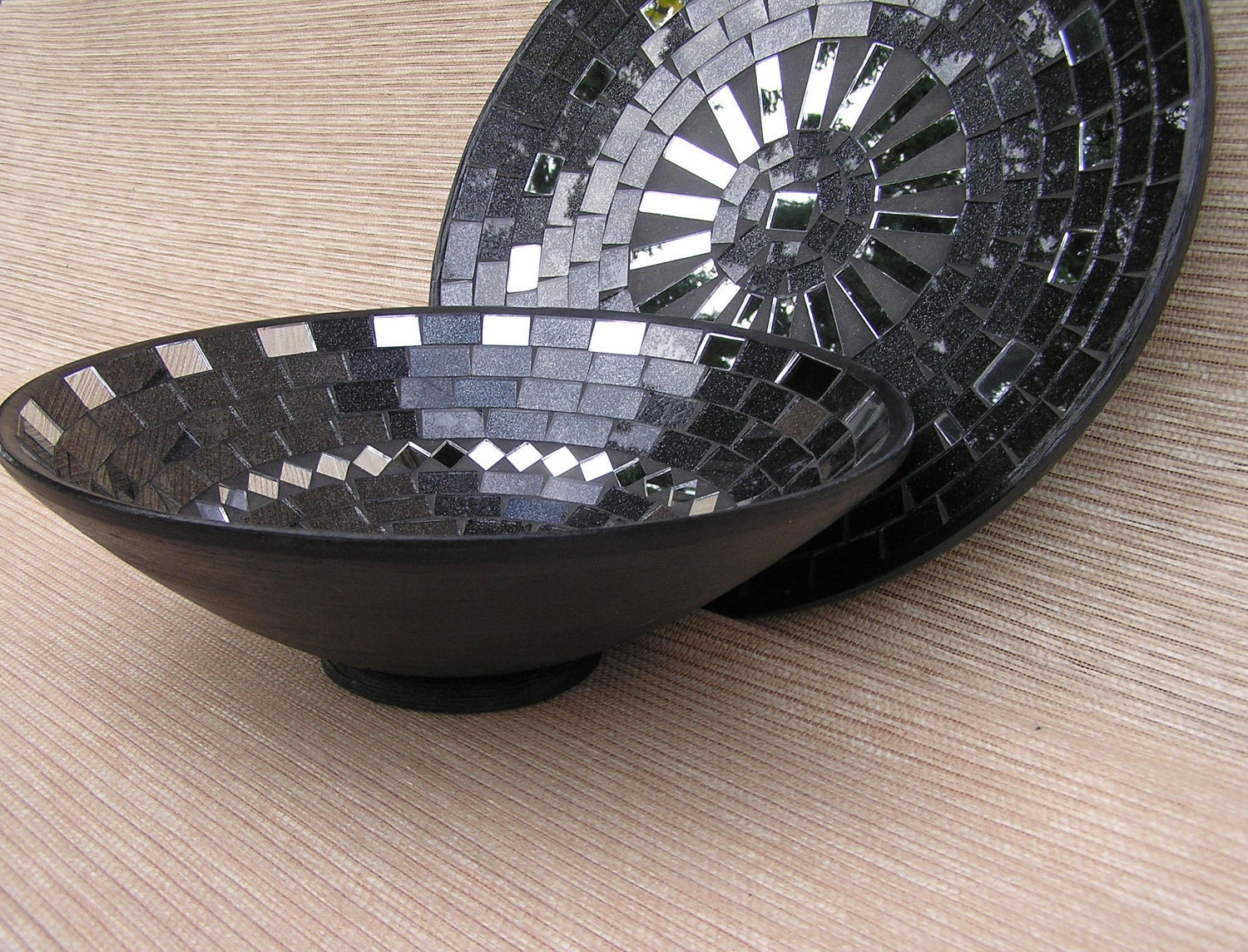 Black mosaic bowl and plate with mirror