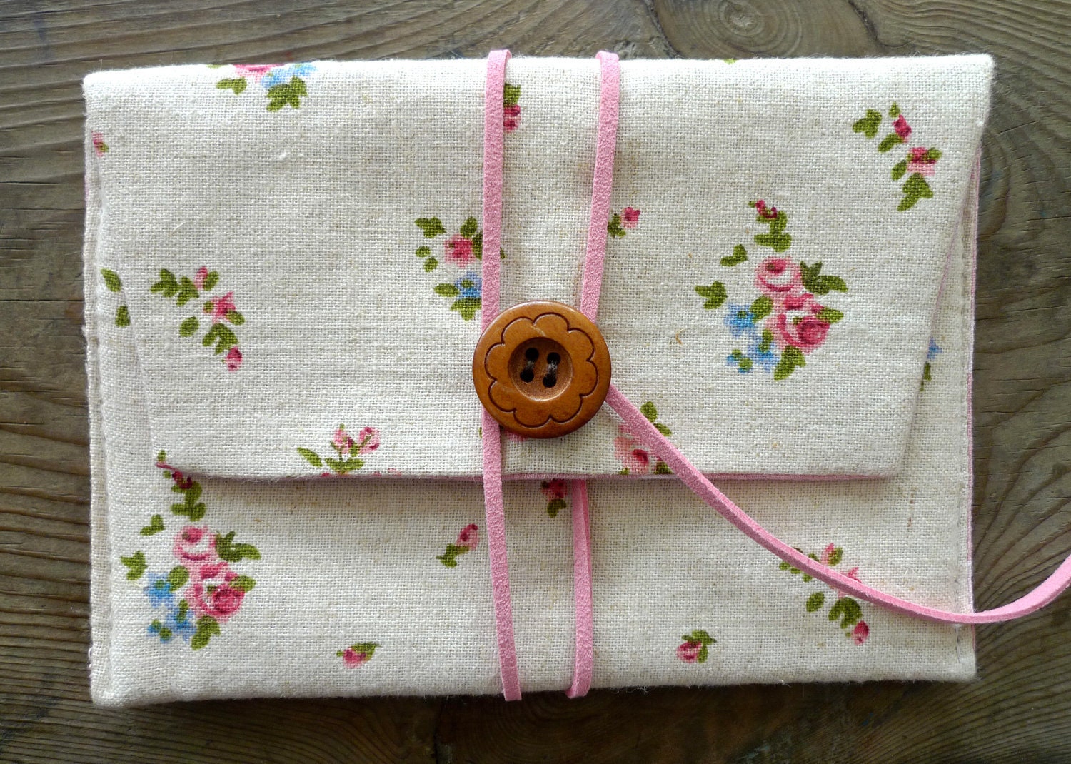 Mini Clutch wallet/ iPhone padded sleeves with compartment - vintage Roses in natural linen