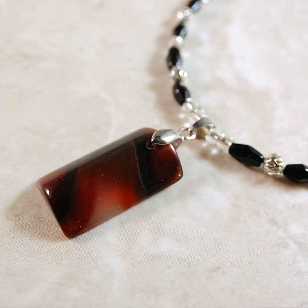 Red and Black Agate Pendant Necklace