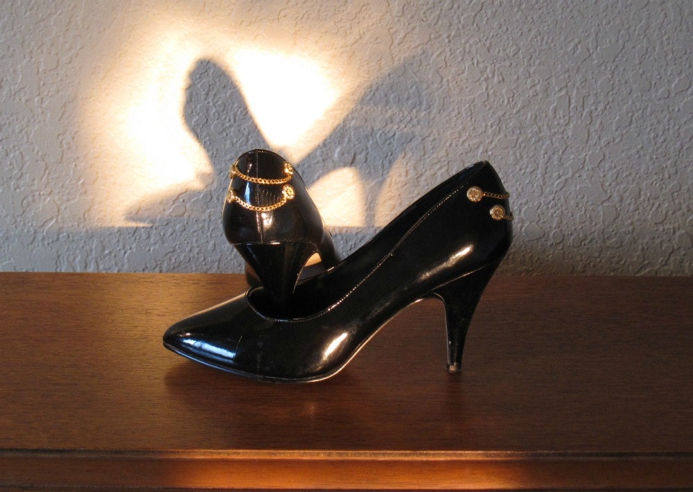 Vintage 80s Sexy Black Patent High Heel Pumps with Gold Buttons and Chains - Size 7