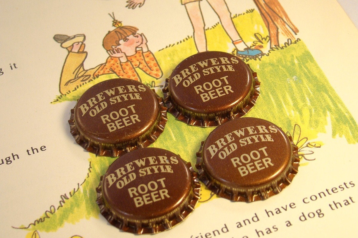 Set of 4 Vintage Brewers Old Style Root Beer Bottle Caps