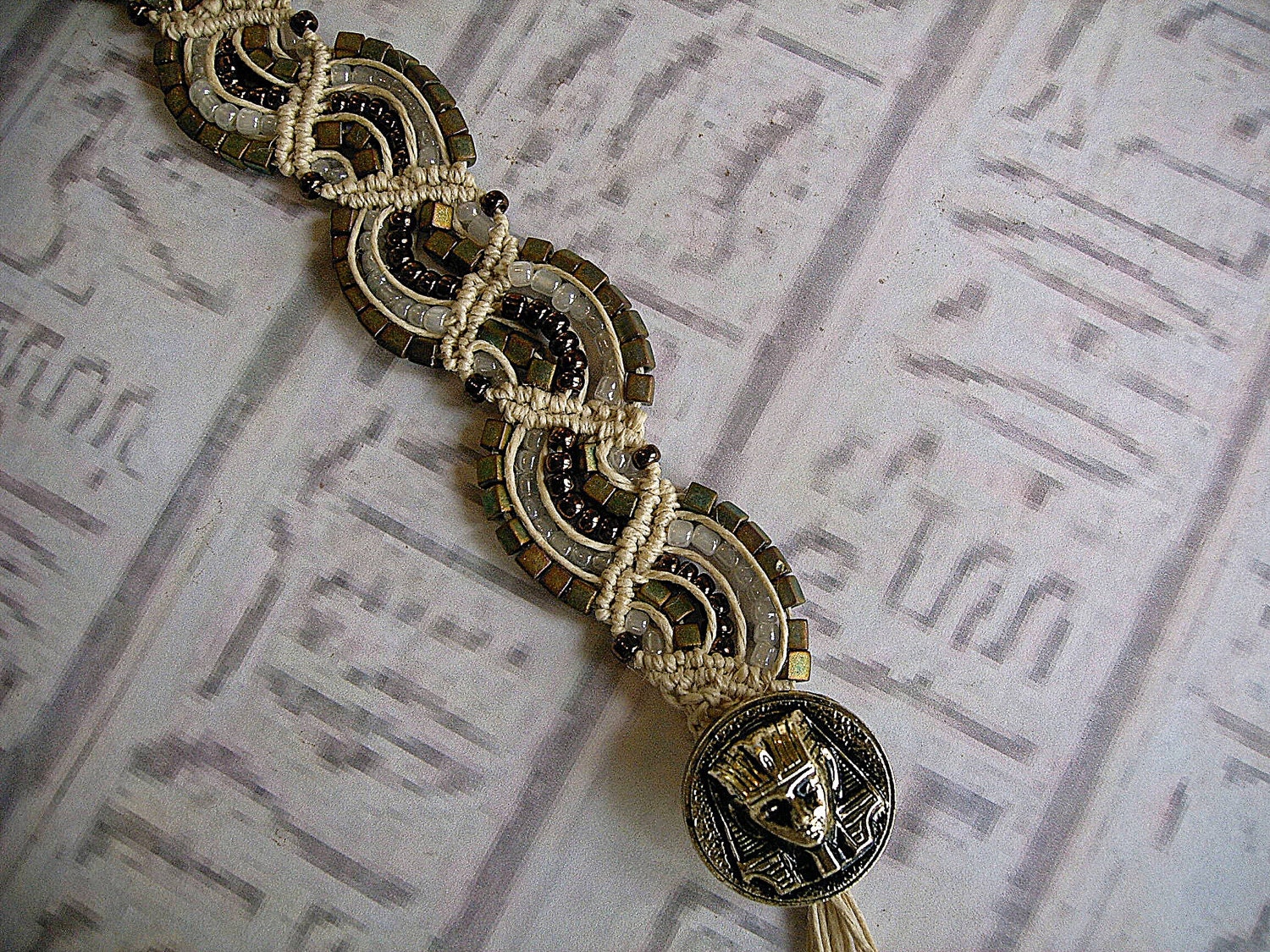 Micro macrame bracelet in matte metallic khaki and bronze bracelet. Macrame.