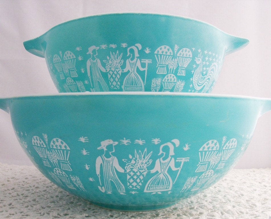 Vintage Set of Pyrex Amish Butterprint Mixing Bowls, Cinderalla Style