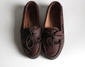 shoes 7.5 moccasins loafers. brown leather 80s Minnetonka flats. comfy fringe slip ons.