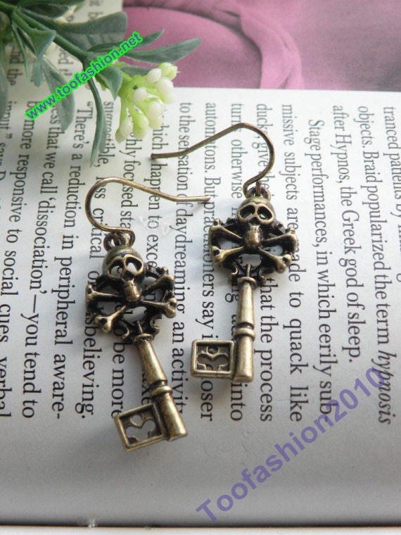 Pretty retro copper skull key earrings pendant vintage style