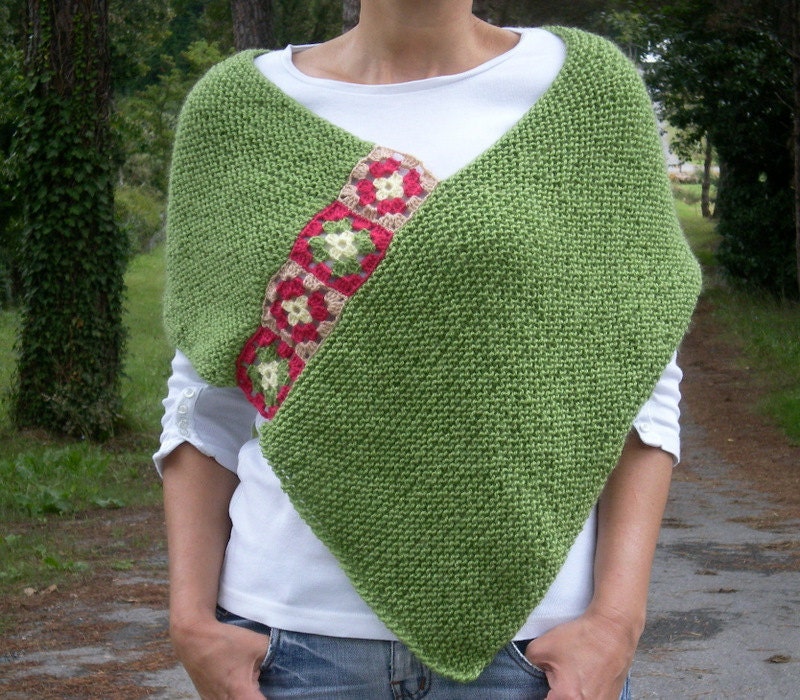 Green Poncho with Afghan Motifs Spring Fashion