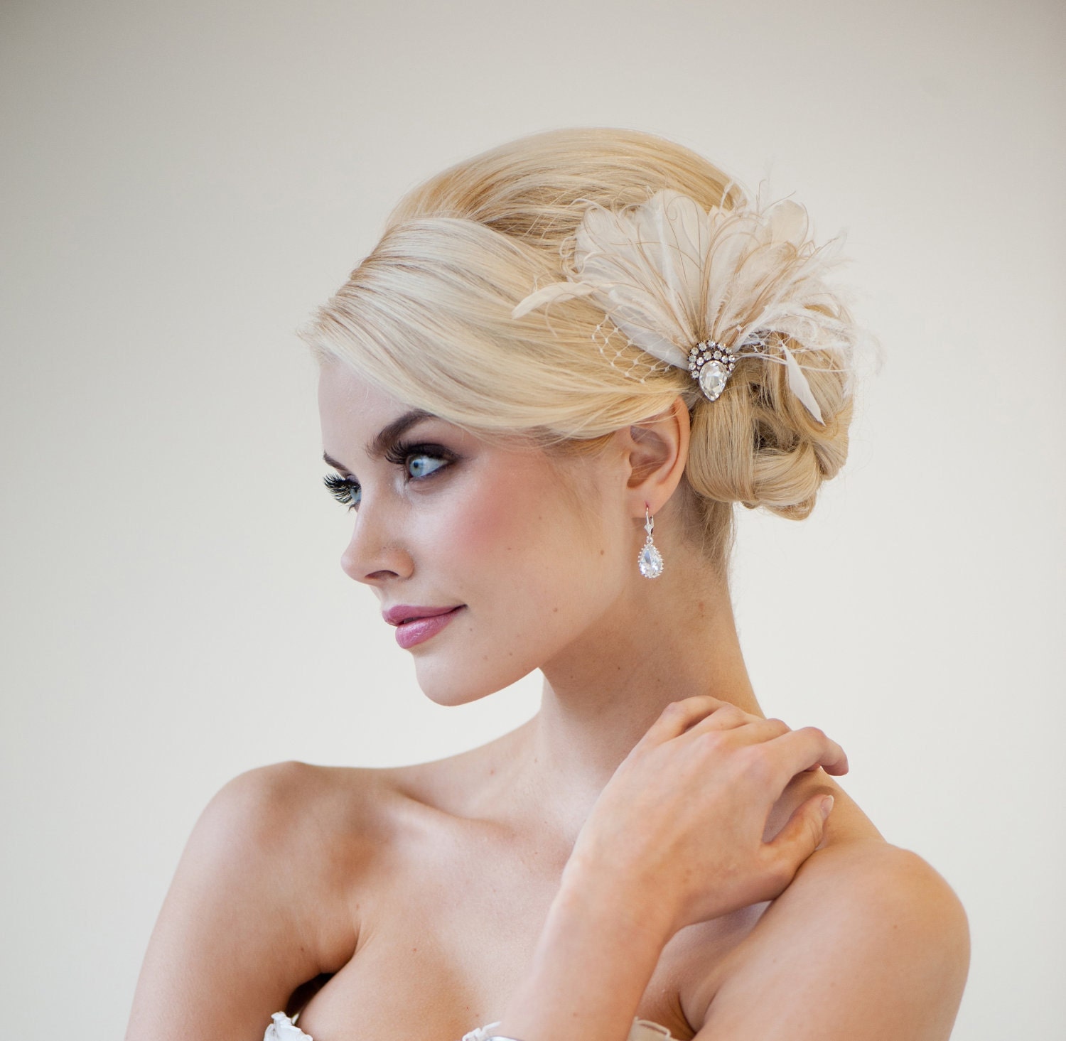 Bridal Fascinator, Wedding Head Piece, Feather Fascinator, Ivory Feather Hairclip - CALI