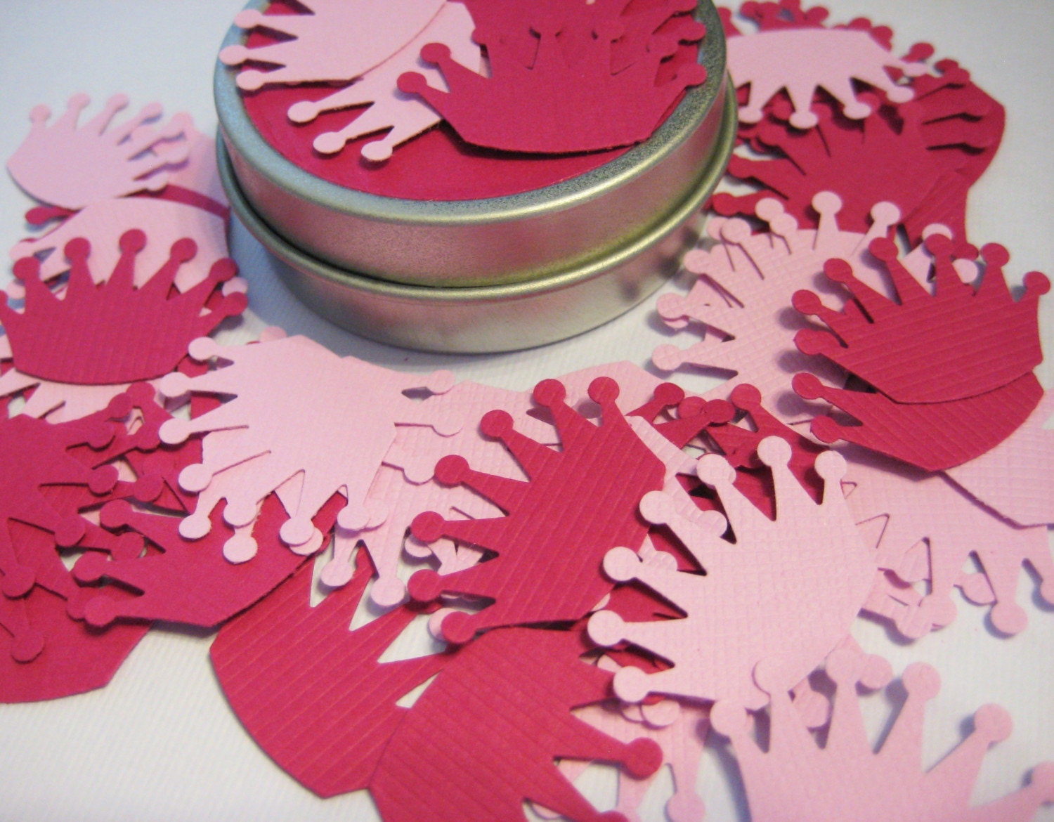 Pink princess crown confetti - 50 pieces