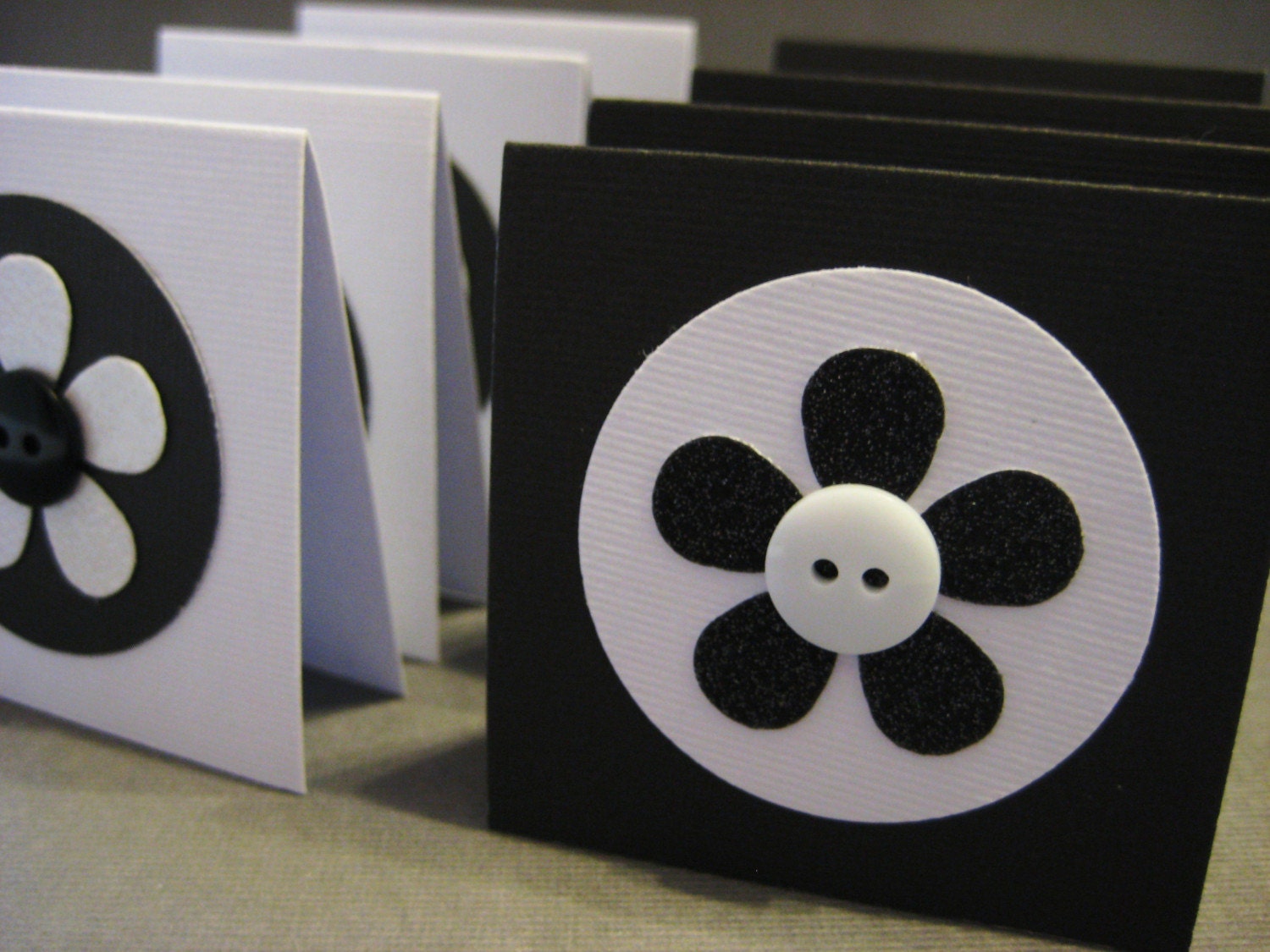 Black and white flower mini cards set of 8