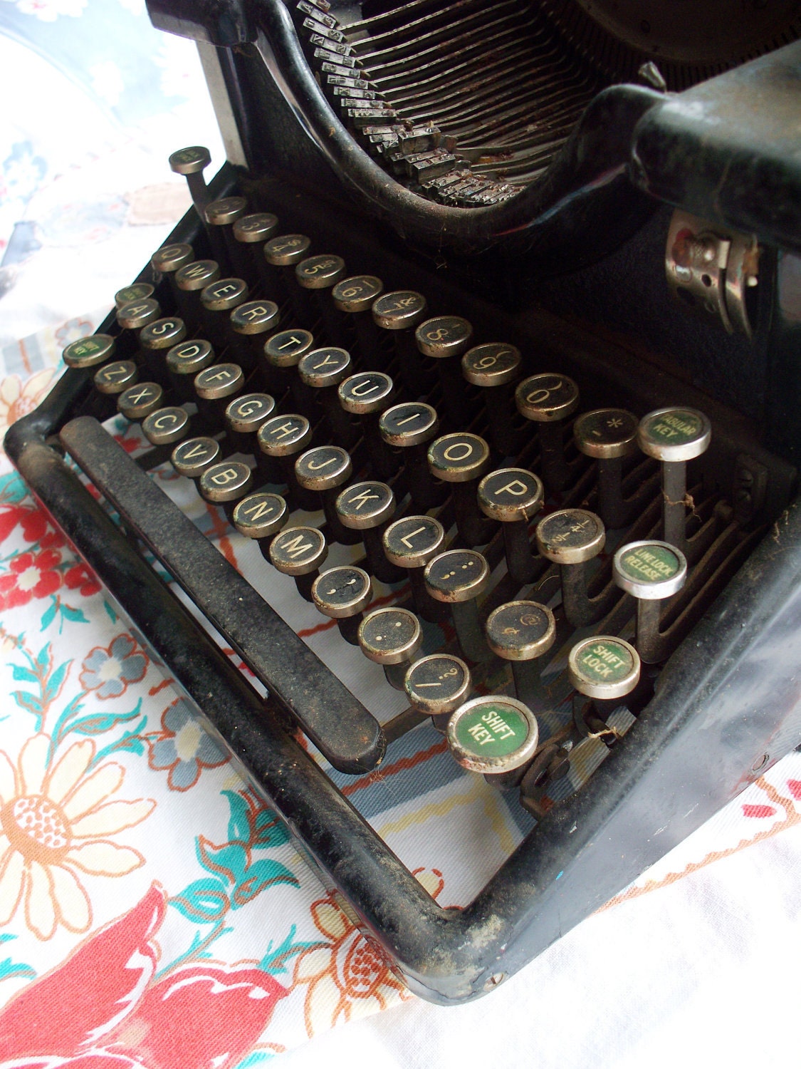 Vintage typewriter Woodstock - great boutique or wedding decoration