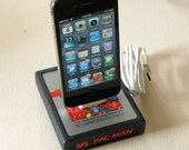 Atari 2600 Ms. Pac-Man iPhone and iPod Dock (4S Compatible) - GeekUnique