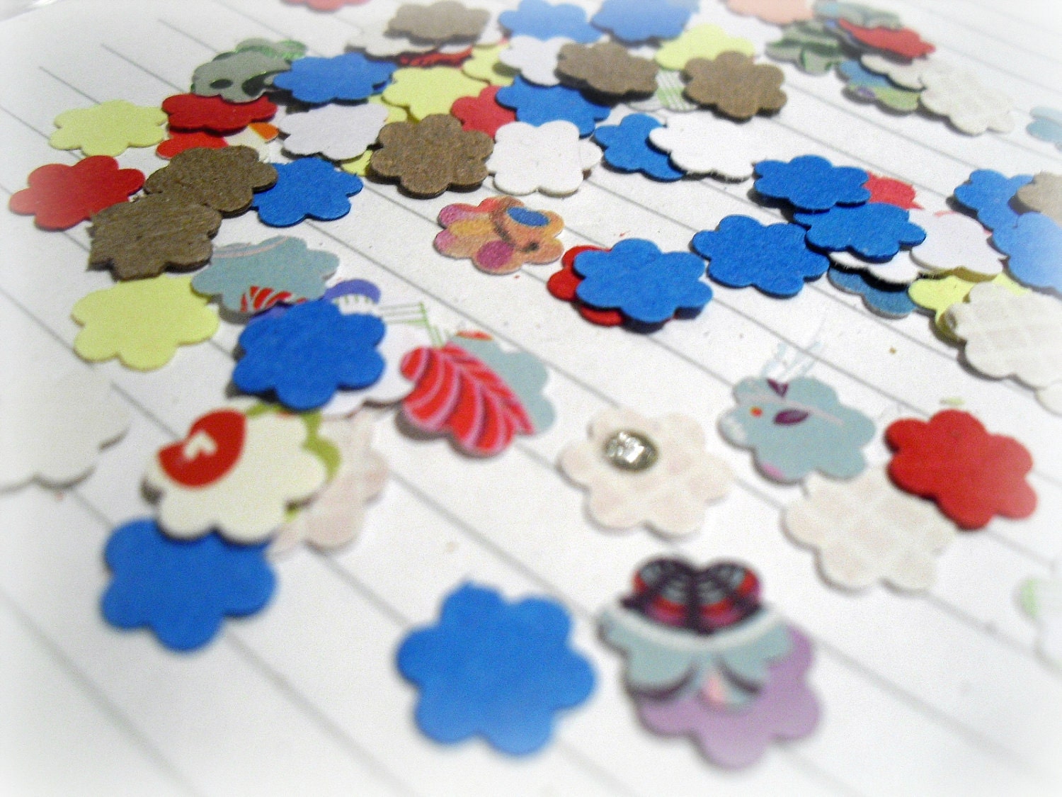 PIF -1cm Flower Confetti Die Cuts - Recycled