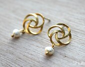 Vintage Inspired Post Flower Earrings with a Fresh Water Pearl