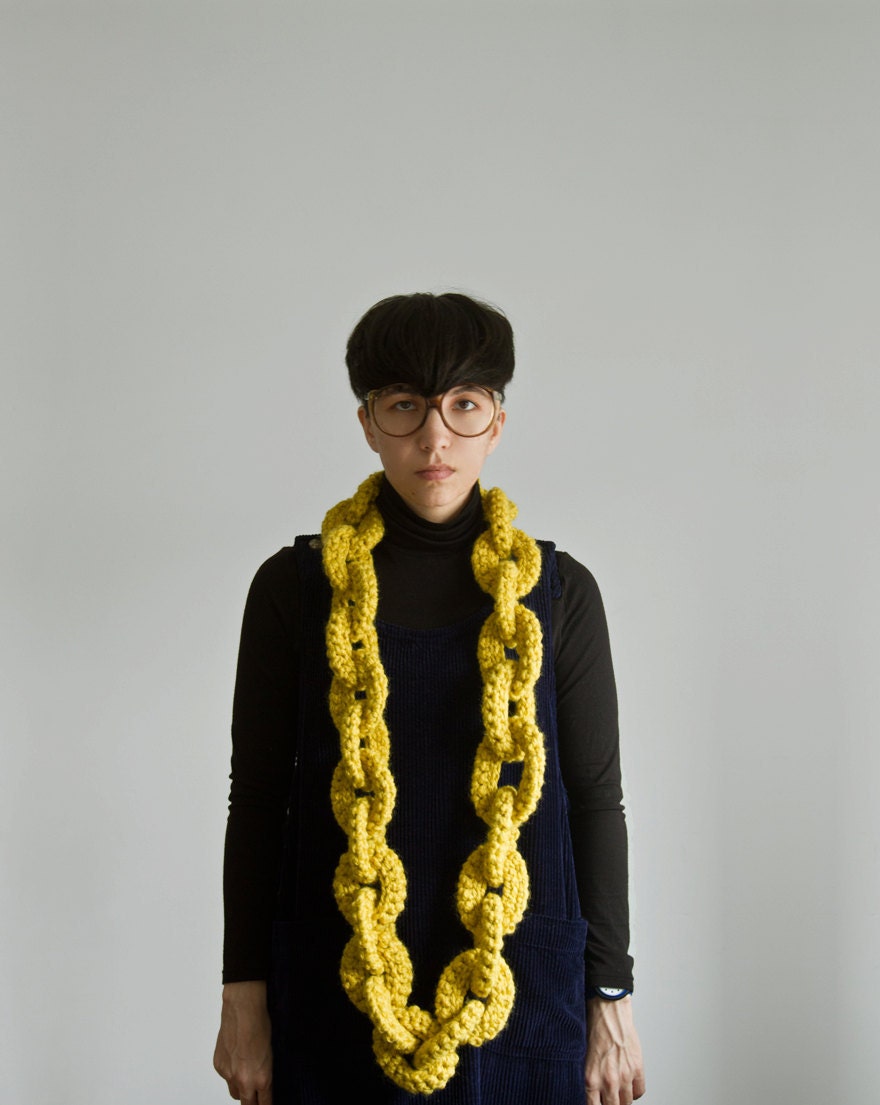 The Yokoo Bronx Chain Scarf in Citron