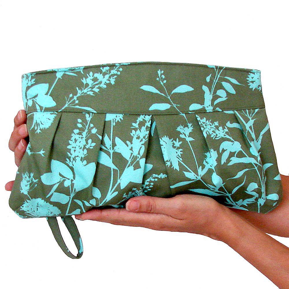 Cruise Accessory Clutch in Olive and Teal - Wildflowers