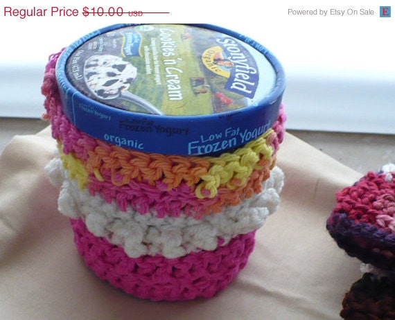 Ice Cream Cozy - Yogurt Cozy - Strawberry Banana Chunky Design - Bubbles