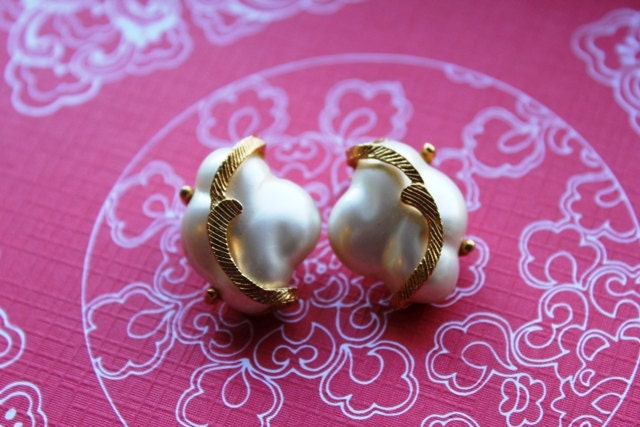 Signed JUDY LEE Gold and Fresh Water Pear Shaped Vintage Earrings Pin Up Rockabilly Hollywood Glamour