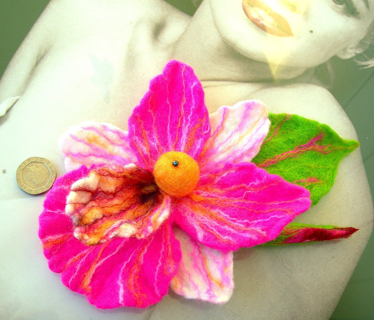 sale    sale  sale-felted  brooch  -ORCHID-