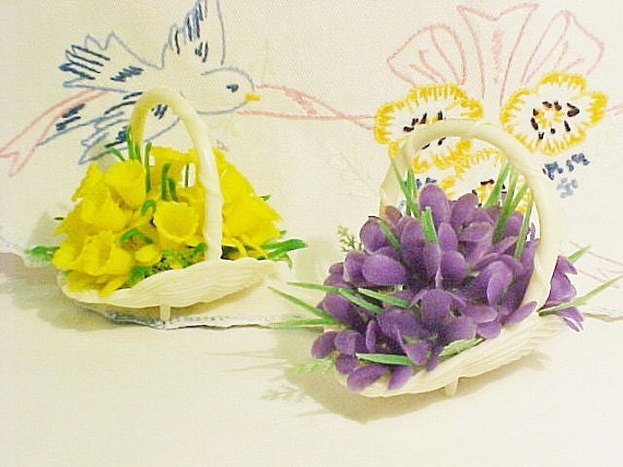 Vintage Plastic Tiny Flower Baskets, Two Sweet Retro Do Dads