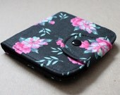 6 Pocket BiFold Wallet with Change Purse in Vintage Black Floral