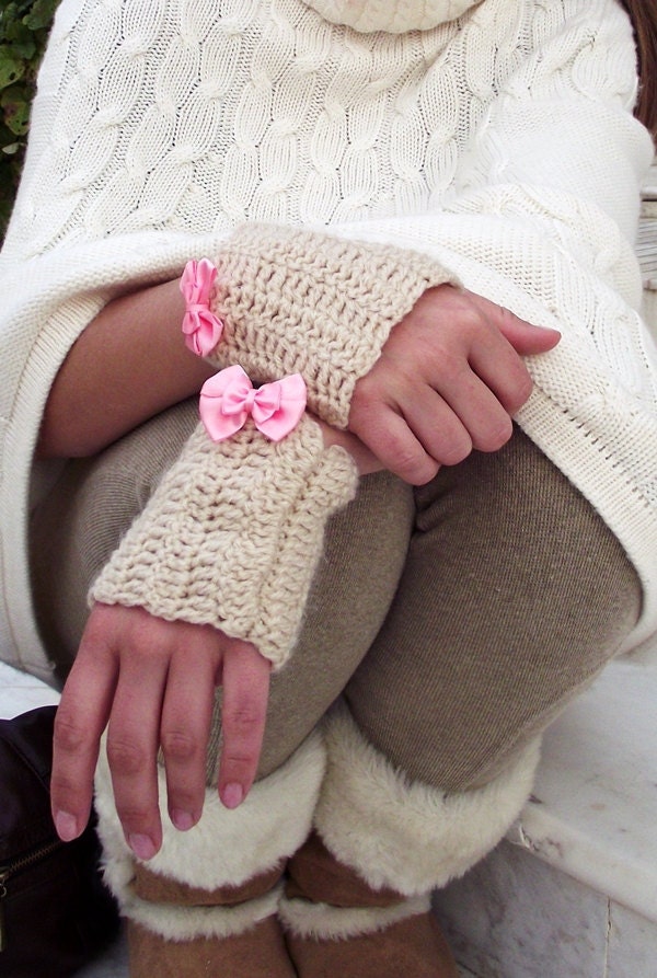 Ladylike crochet fingerless gloves in beige with light pink satin bow