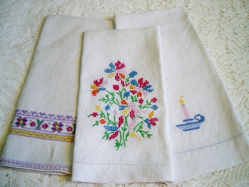 Vintage Embroidered Floral Scandinavian Guest Towels