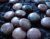 Destash Round stone beads - 01