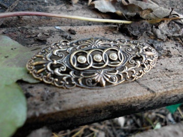 Vintage Pointed Oval Brass Filigree Faux Pearl Pin Brooch