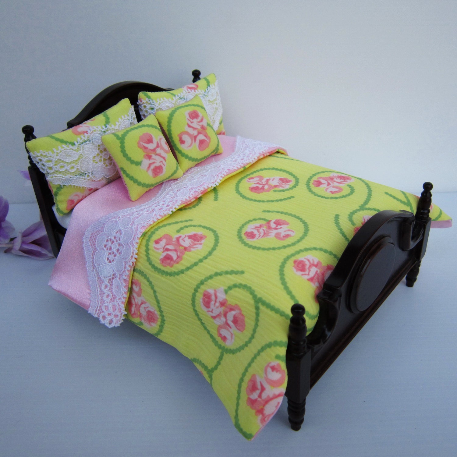 NEW Miniature Dollhouse Pink Lime Green Roses Bedding set for Double bed12th scale