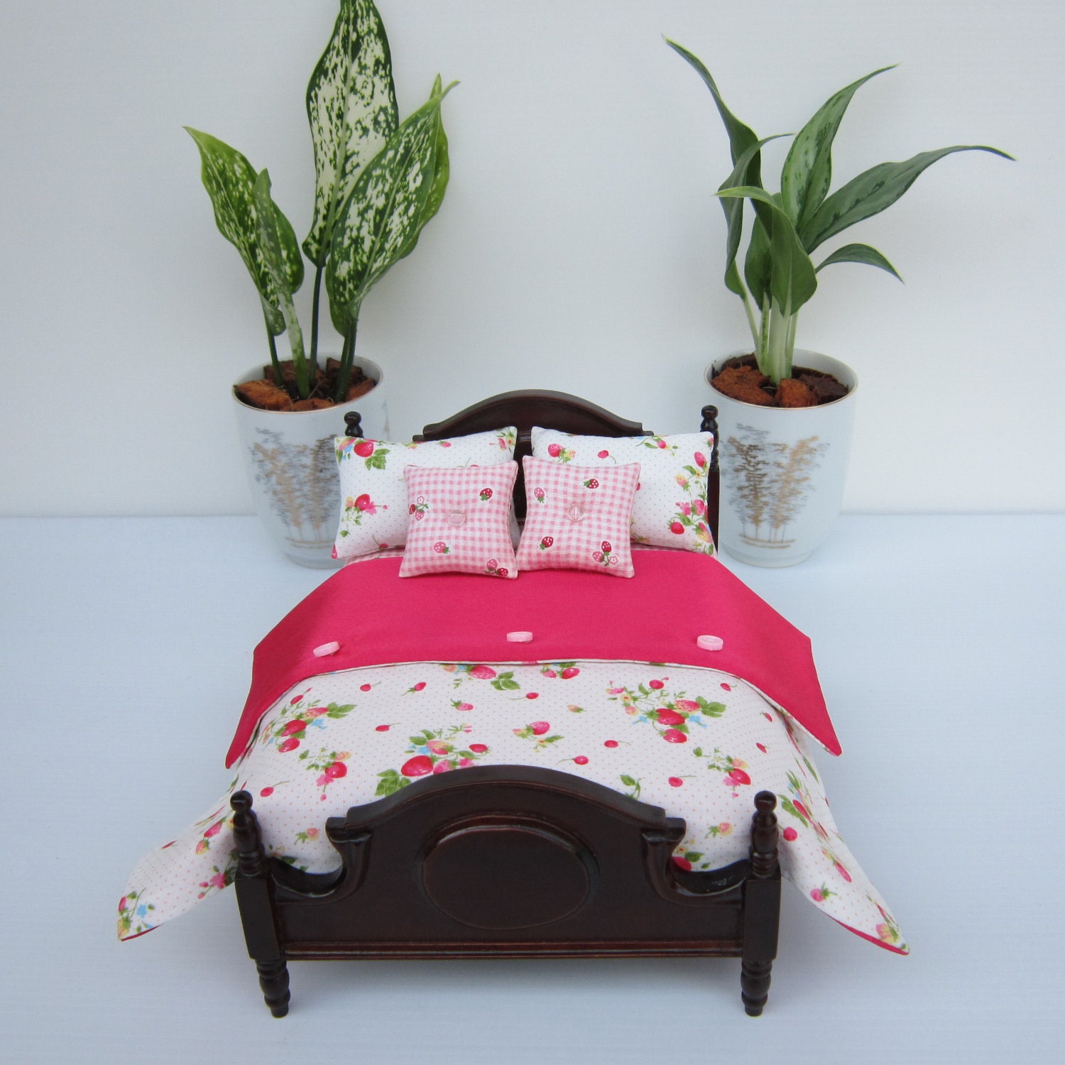 NEW 1:12 sclae Miniature Dollhouse Pink Red Strawberry Bedding set for double bed