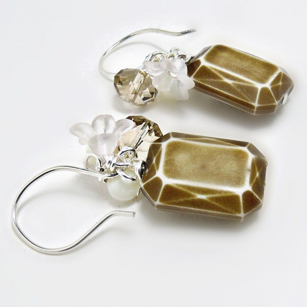 Brown Vintage Bead Earrings- Brown Jewelry- Flower Earrings- Flower Jewelry- Czech Crystal Earrings- Milk Glass-Milk Glass Jewelry-Earthtone