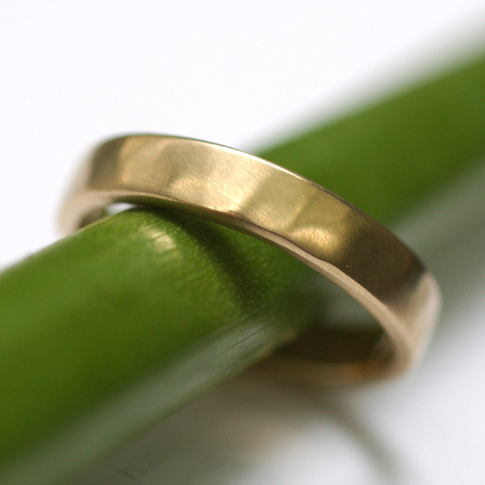 Simple Facets in Yellow 4mm Band