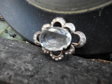 Vintage Brass Scalloped Oval Swarovski Crystal Pin Brooch