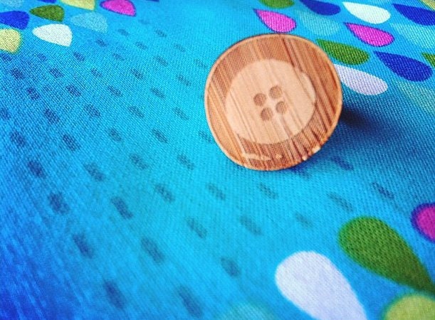 Button ring laser cut in bamboo adjustable