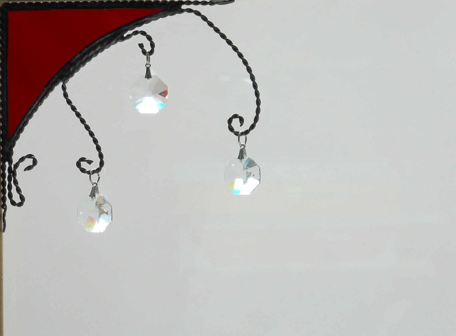 small 3 crystal corner / dark red