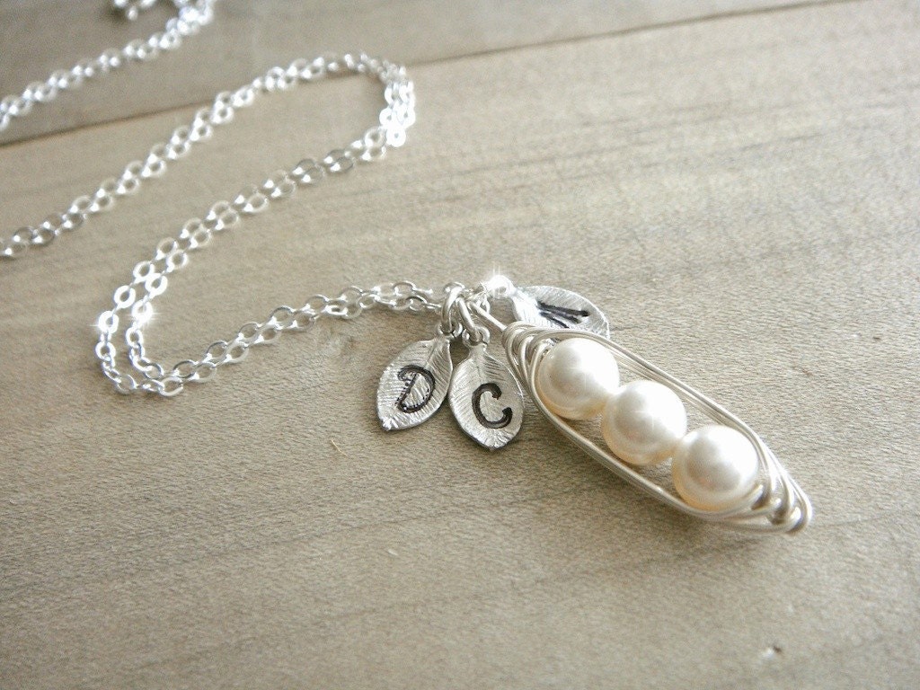 Mini / Tiny Personalized 3 Peas in a Pod wrapped in Sterling Silver - Choose your INITIAL and PEARL COLOR - Mother's Day