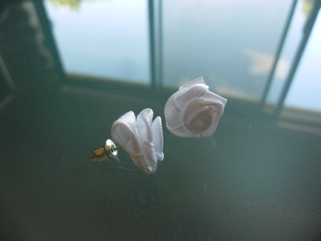 Wedding / bridesmaid ribbon earings/ studs