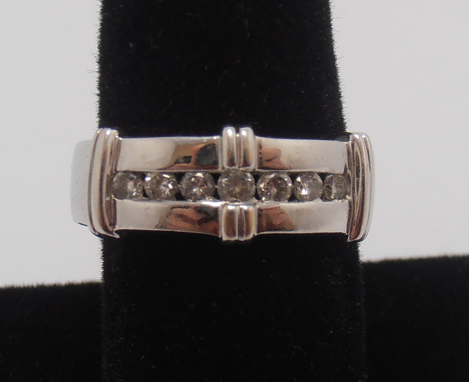 Estate White 14KT Gold 7 diamond ring    heavy    6.8 grams   band