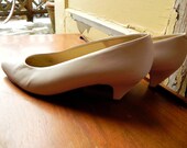 winter white made in italy evan picone pumps size 7 1/2