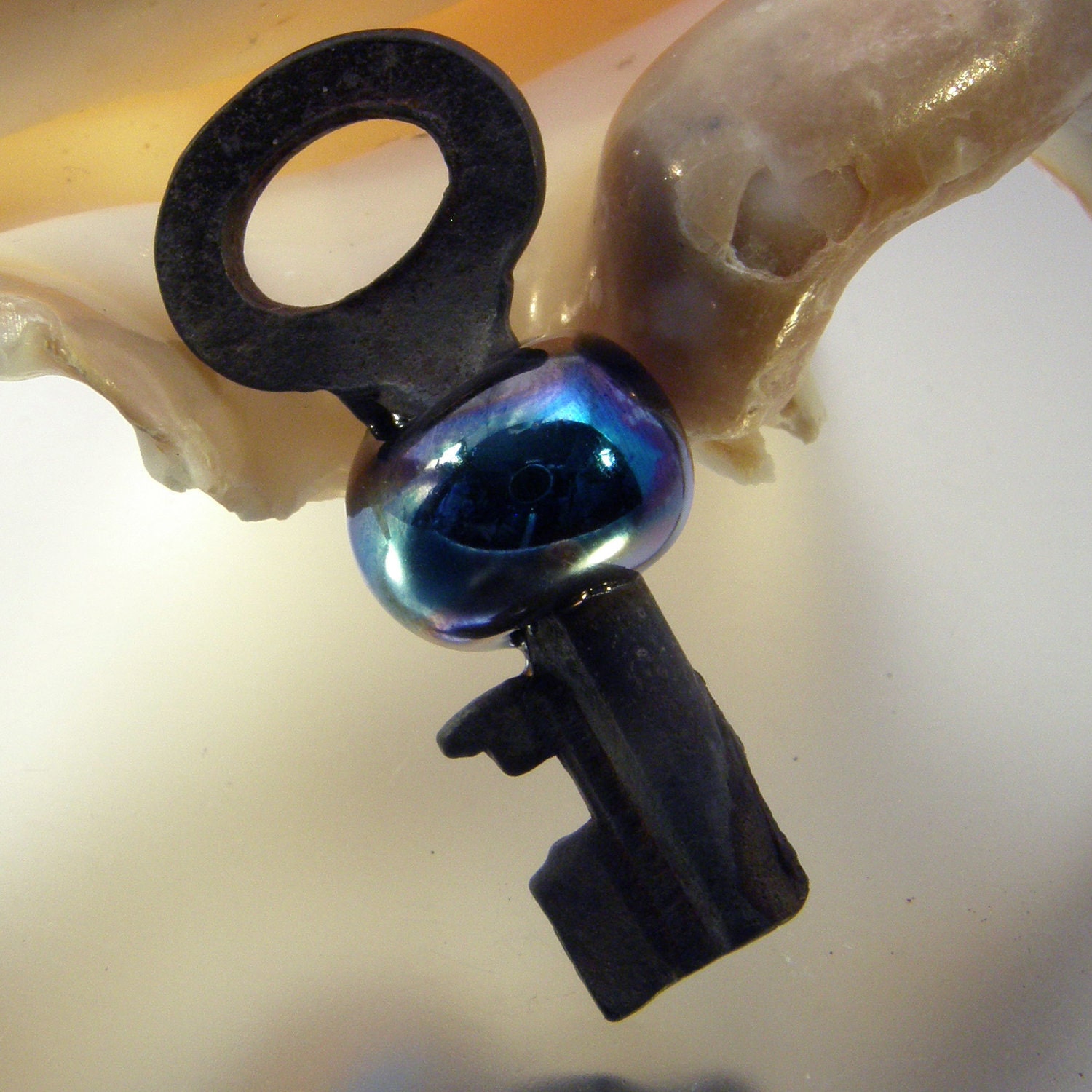 KILLERBEEDZ1 - Metallic Blue Triton - Skeleton Key With Bead