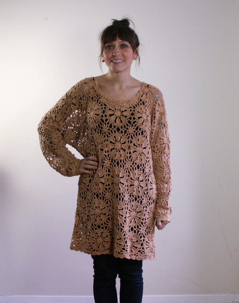 70s boho crochet dress / 1970s beige crochet hippie dress