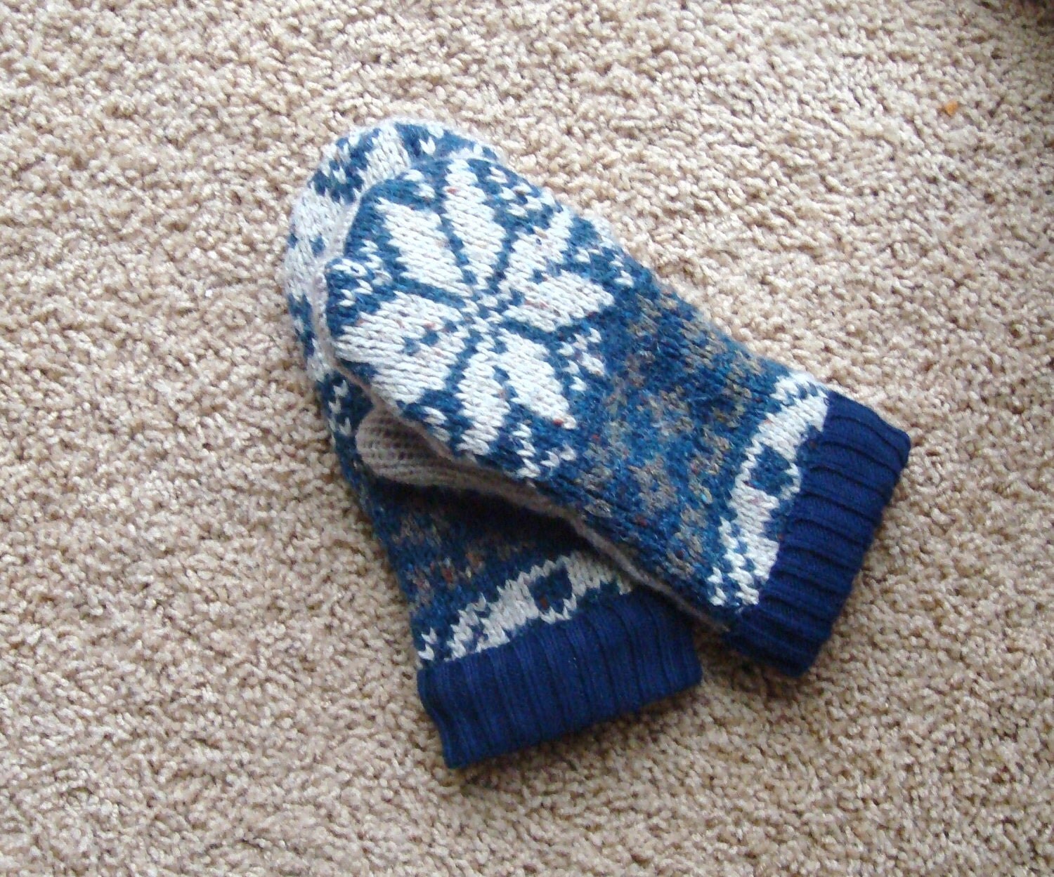 Mens Mittens Navy and Cream