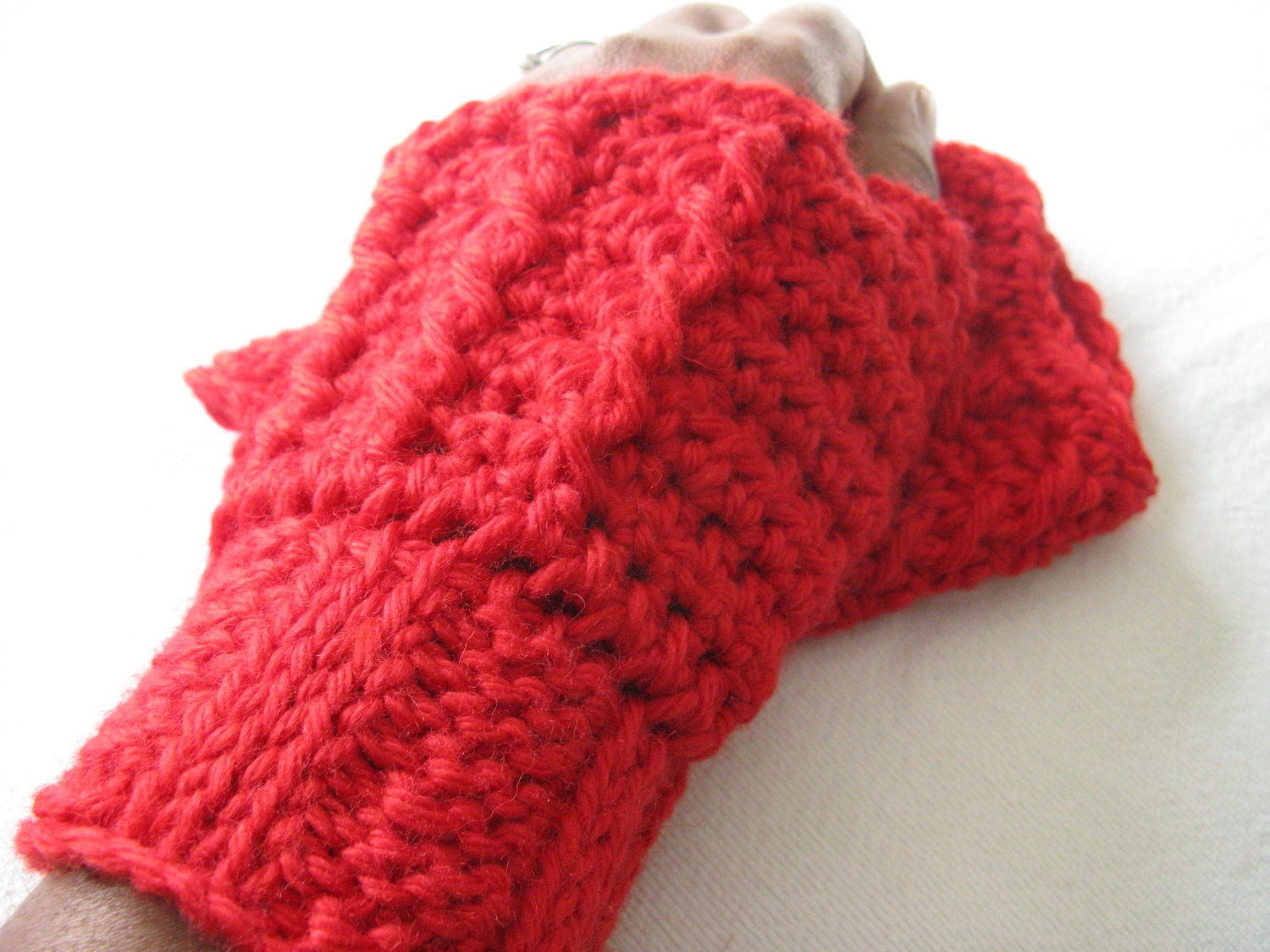 Tiny Cables Crochet Fashion Wristwarmers Pattern - Red - Gift