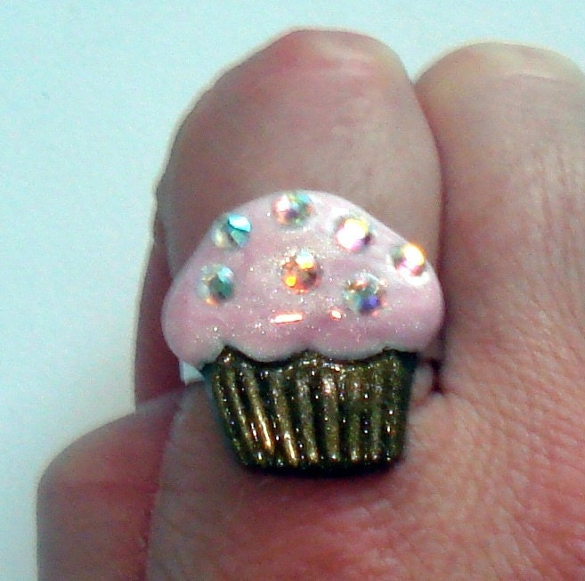 Crystal sprinkles pink pearl cupcake ring