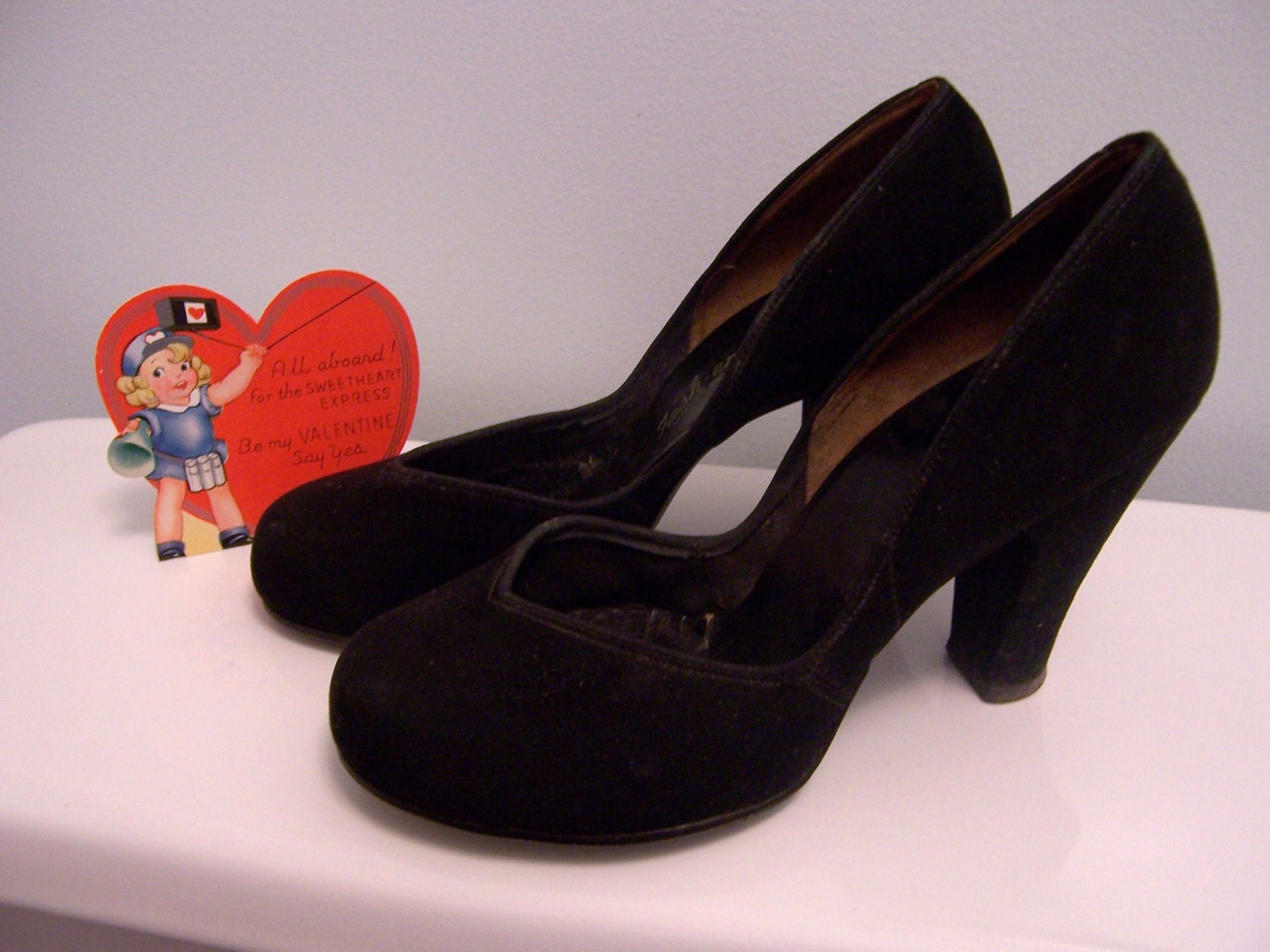 1940's antique fashion plate pumps-"Boogey Woogey Bugle Boy"-antique black velvet pumps-Valentine's Date night shoes