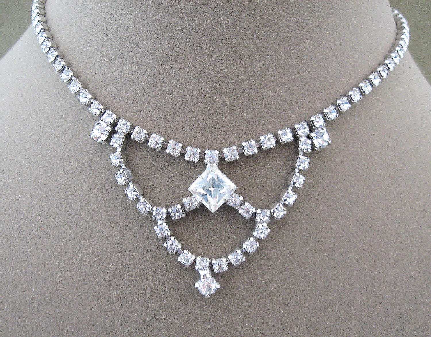 D'VER'S NY Signed Rhinestone Vintage Necklace