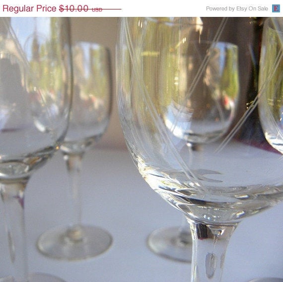 CLEARANCE SALE -- Vintage Wine Glass Set -- Set of 5 Diamond Etched Clear Wine Glasses